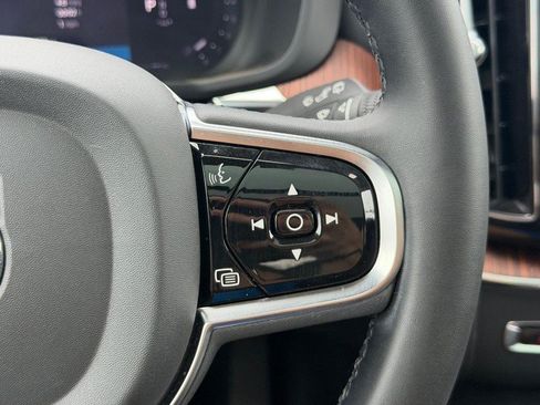 Certified 2024 Volvo XC60 B5 Plus w/ Protection Package Premier AWD/4WD image 18