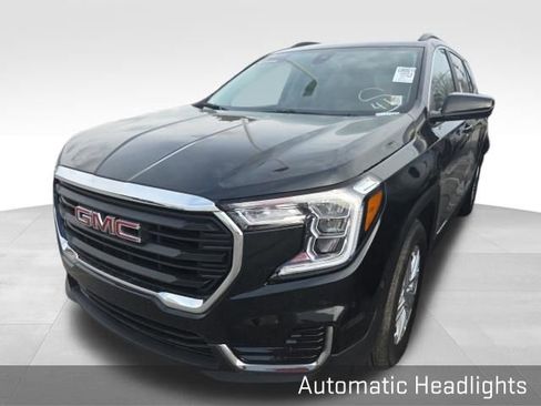 Used 2024 GMC Terrain SLE w/ Driver Convenience Package image 5