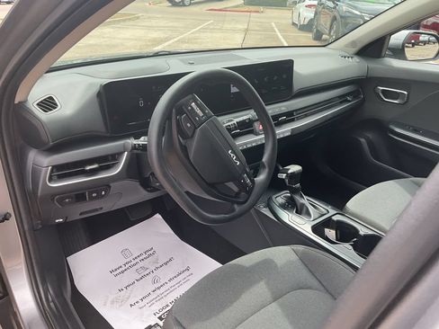 Used 2025 Kia K4 FWD image 12