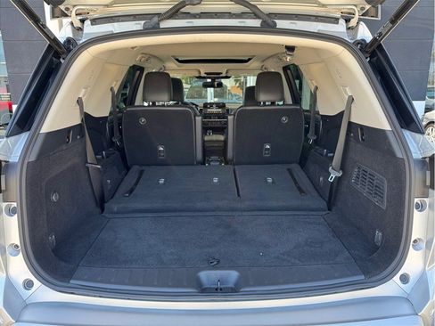 Used 2022 Nissan Pathfinder SL w/ SL Premium Package FWD image 28