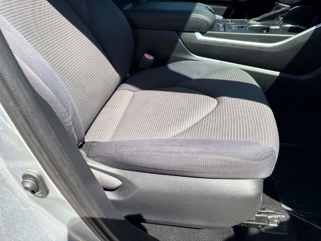 Used 2021 Toyota Highlander LE FWD image 14