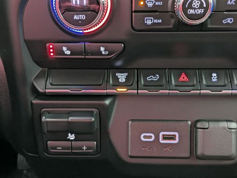 Used 2022 GMC Sierra 2500 SLE w/ SLE Convenience Package image 7