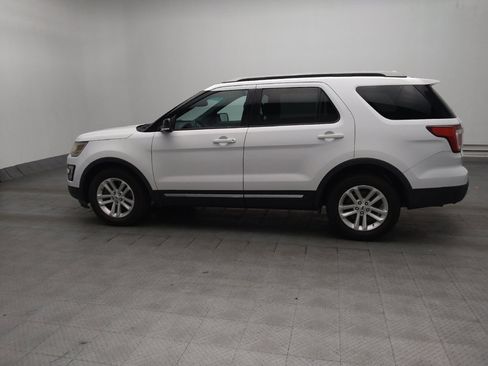 Used 2017 Ford Explorer XLT w/ Equipment Group 202A FWD image 3