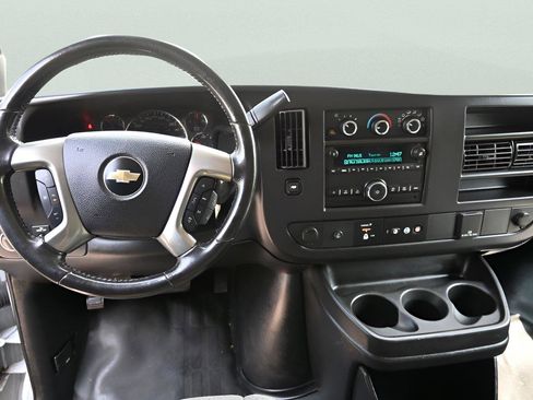 Used 2017 Chevrolet Express 3500 RWD image 11