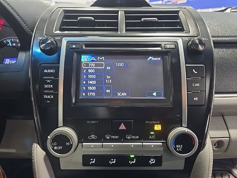 Used 2012 Toyota Camry LE image 30