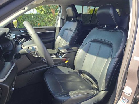 Used 2023 Jeep Grand Cherokee L Limited w/ Rear Seat Video Group I AWD/4WD image 25