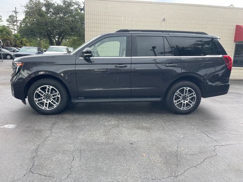 Used 2025 Ford Expedition Active AWD/4WD image 2