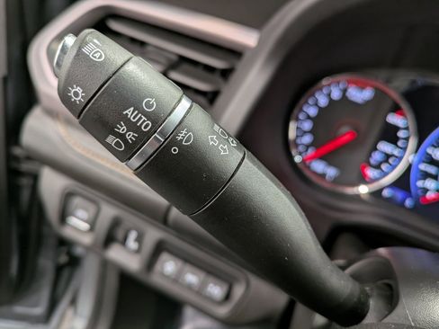 Used 2022 GMC Acadia AT4 w/ Technology Package image 17