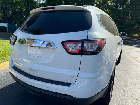 Used 2017 Chevrolet Traverse LT image 3