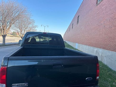 Used 2006 Ford F250 image 3