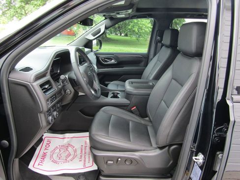 Used 2023 Chevrolet Tahoe Z71 w/ Luxury Package AWD/4WD image 31
