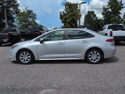 Used 2021 Toyota Corolla LE FWD image 3