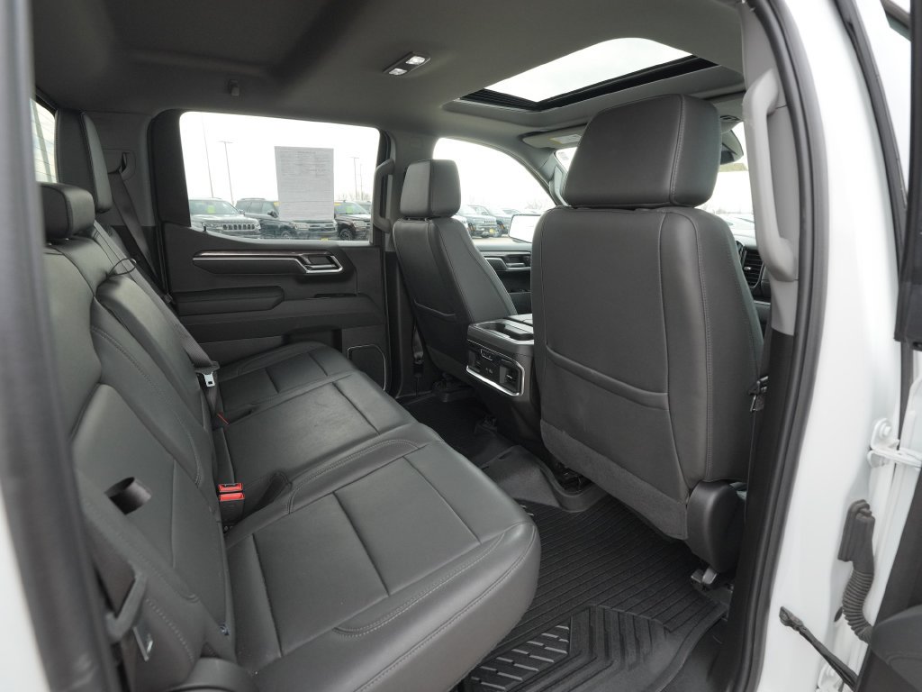 Used 2025 Chevrolet Silverado 1500 LTZ AWD/4WD image 27