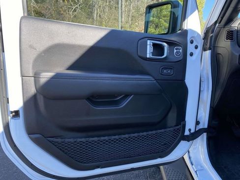 Used 2023 Jeep Wrangler Sahara w/ Cold Weather Group image 18