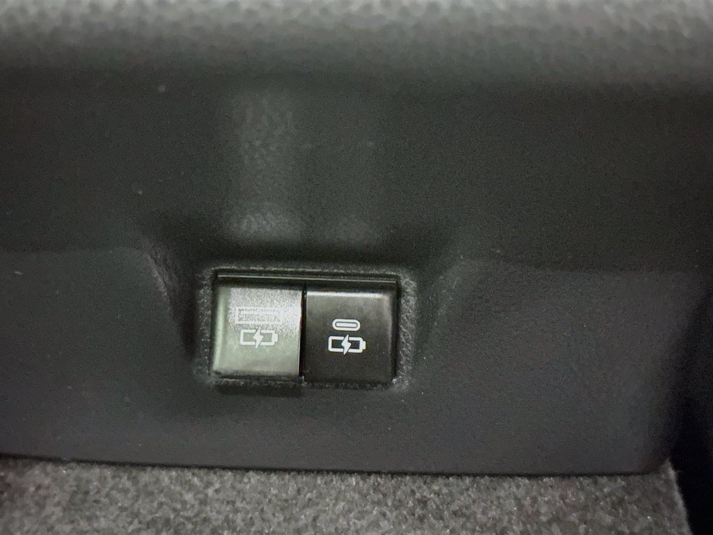 Used 2025 Toyota Camry XLE FWD image 40