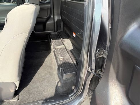 Used 2019 Toyota Tacoma SR AWD/4WD image 10
