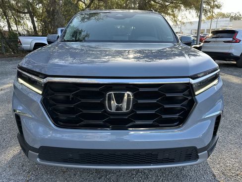 Used 2023 Honda Pilot Touring image 6