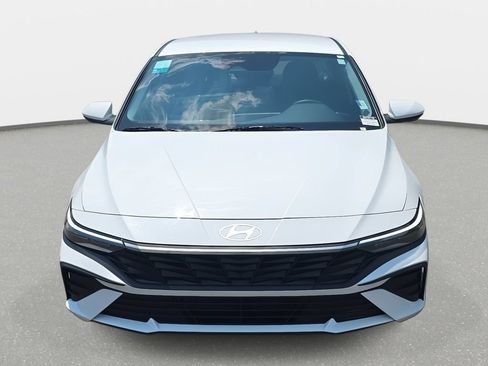Used 2025 Hyundai Elantra Hybrid FWD image 2