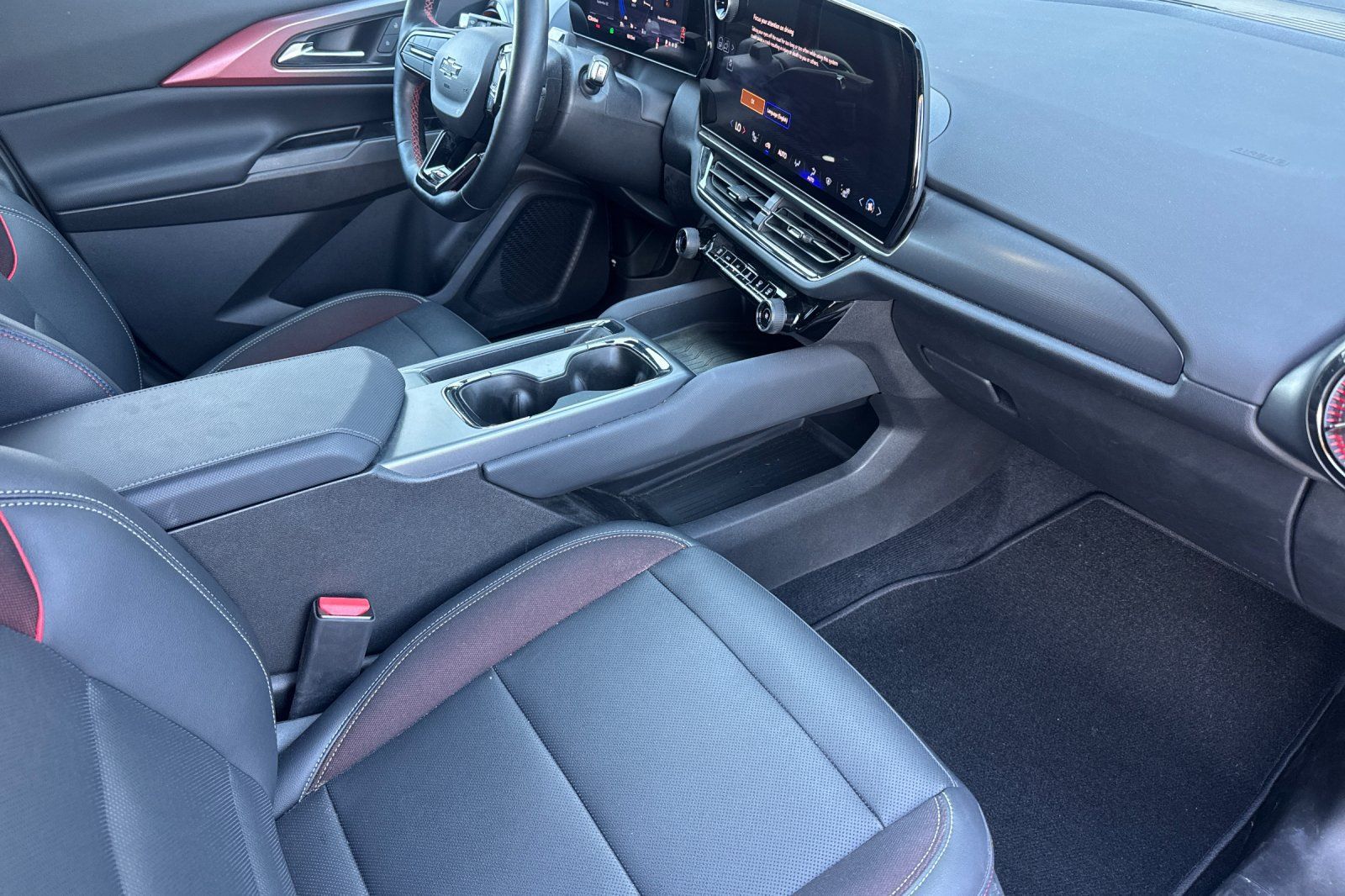 Used 2024 Chevrolet Equinox EV RS FWD image 20