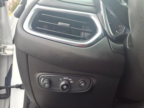Used 2022 Chevrolet Equinox Premier FWD image 26