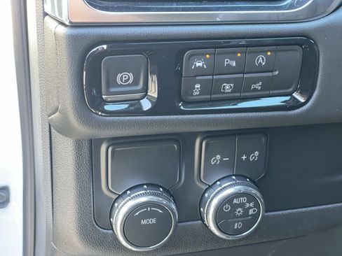 New 2026 GMC Yukon Elevation image 17