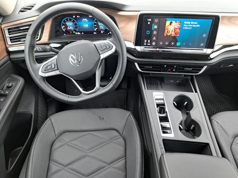 Used 2026 Volkswagen Atlas SE FWD image 18