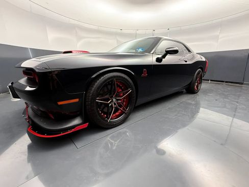 Used 2016 Dodge Challenger R/T Scat Pack RWD image 7