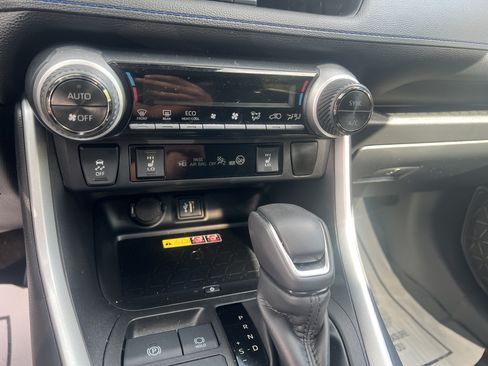 Used 2023 Toyota RAV4 XSE AWD/4WD image 9
