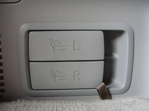 Used 2013 Toyota Highlander SE AWD/4WD image 16
