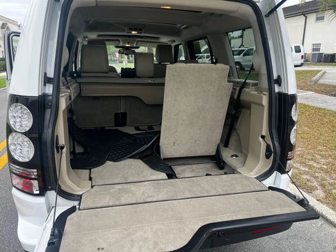Used 2016 Land Rover LR4 HSE image 8