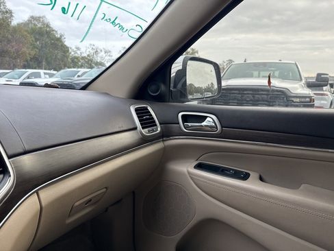 Used 2017 Jeep Grand Cherokee Overland w/ Jeep Active Safety Group image 17