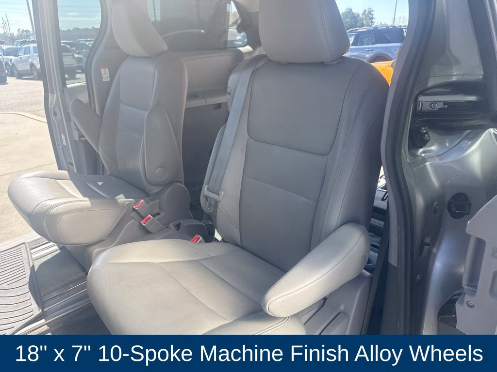 Used 2017 Toyota Sienna Limited FWD image 16