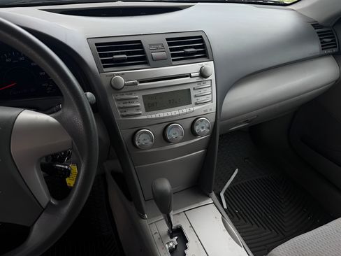 Used 2010 Toyota Camry LE FWD image 25