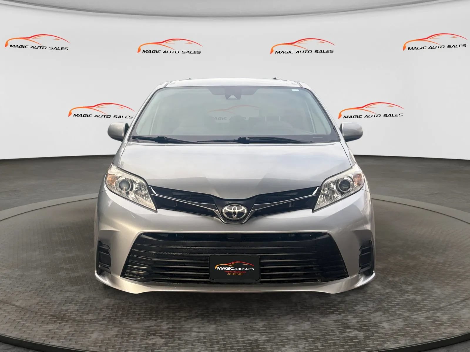 Used 2020 Toyota Sienna LE FWD image 3