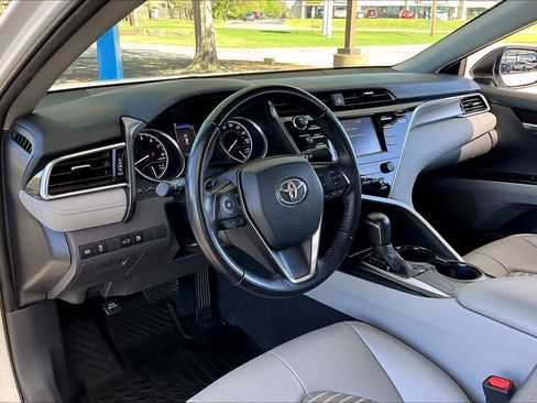 Used 2018 Toyota Camry SE image 18