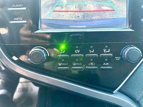 Used 2018 Toyota Camry LE FWD image 17