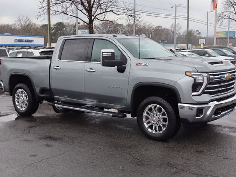 Used 2025 Chevrolet Silverado 2500 LTZ w/ LTZ Plus Package image 2