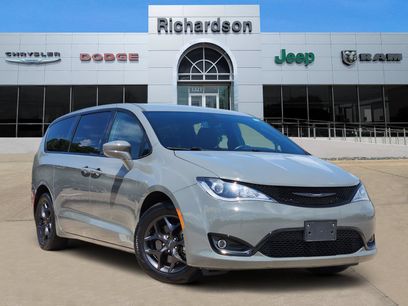 Used 2020 Chrysler Pacifica Touring w/ S Appearance Package