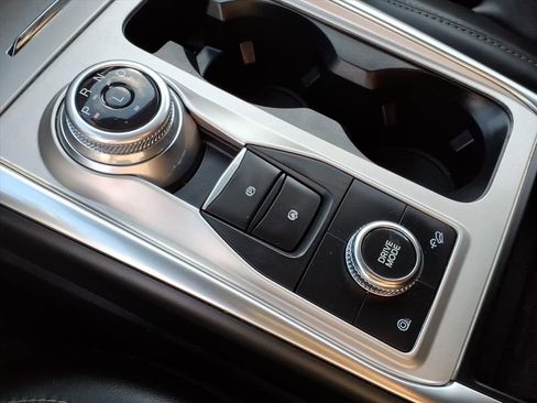 Certified 2022 Ford Explorer XLT w/ Equipment Group 202A image 18