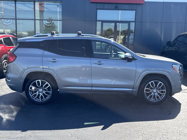 Used 2024 GMC Terrain Denali w/ Denali Premium Package AWD/4WD image 2