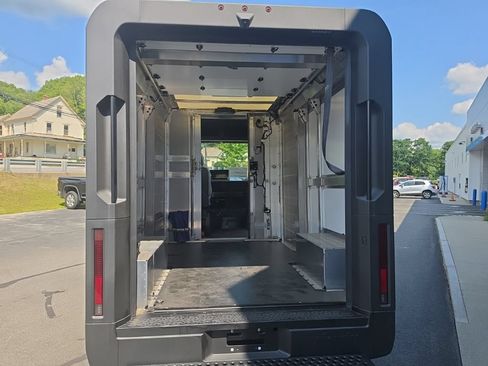 Used 2024 Chevrolet Brightdrop 400 w/ Commercial Equipment Package AWD/4WD image 13