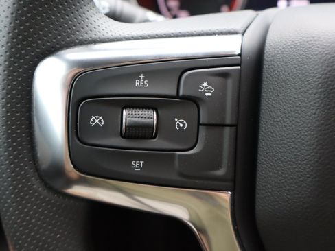 Used 2025 Chevrolet Blazer LT FWD image 19