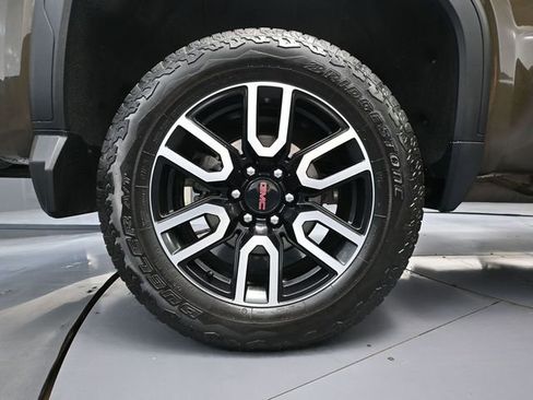 Used 2023 GMC Sierra 1500 AT4 w/ AT4 Preferred Package image 17