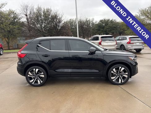 Used 2024 Volvo XC40 B5 Ultimate w/ Protection Package Premier image 4