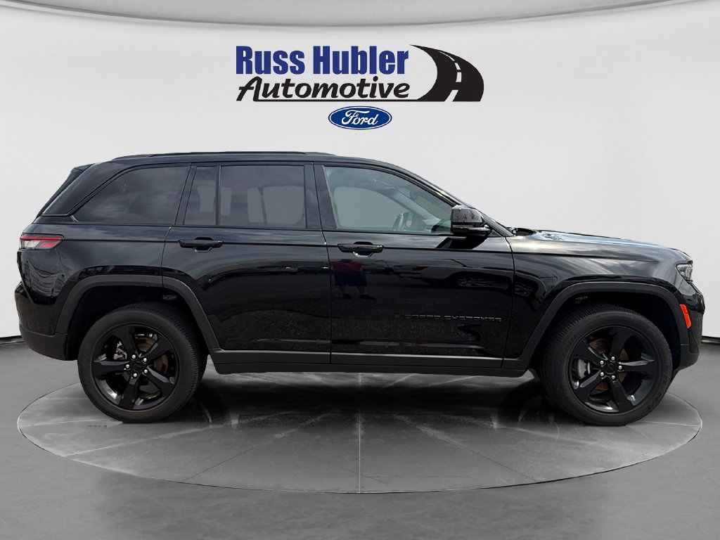 Used 2023 Jeep Grand Cherokee Altitude AWD/4WD image 8
