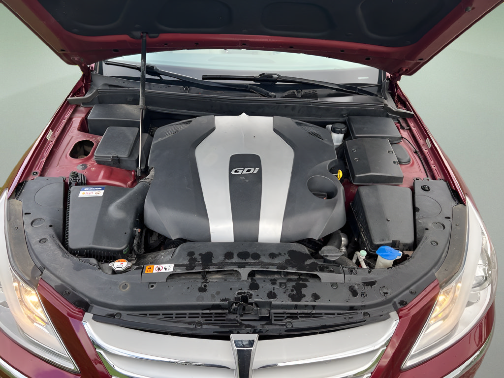 Used 2013 Hyundai Genesis 3.8 w/ Premium Pkg RWD image 10