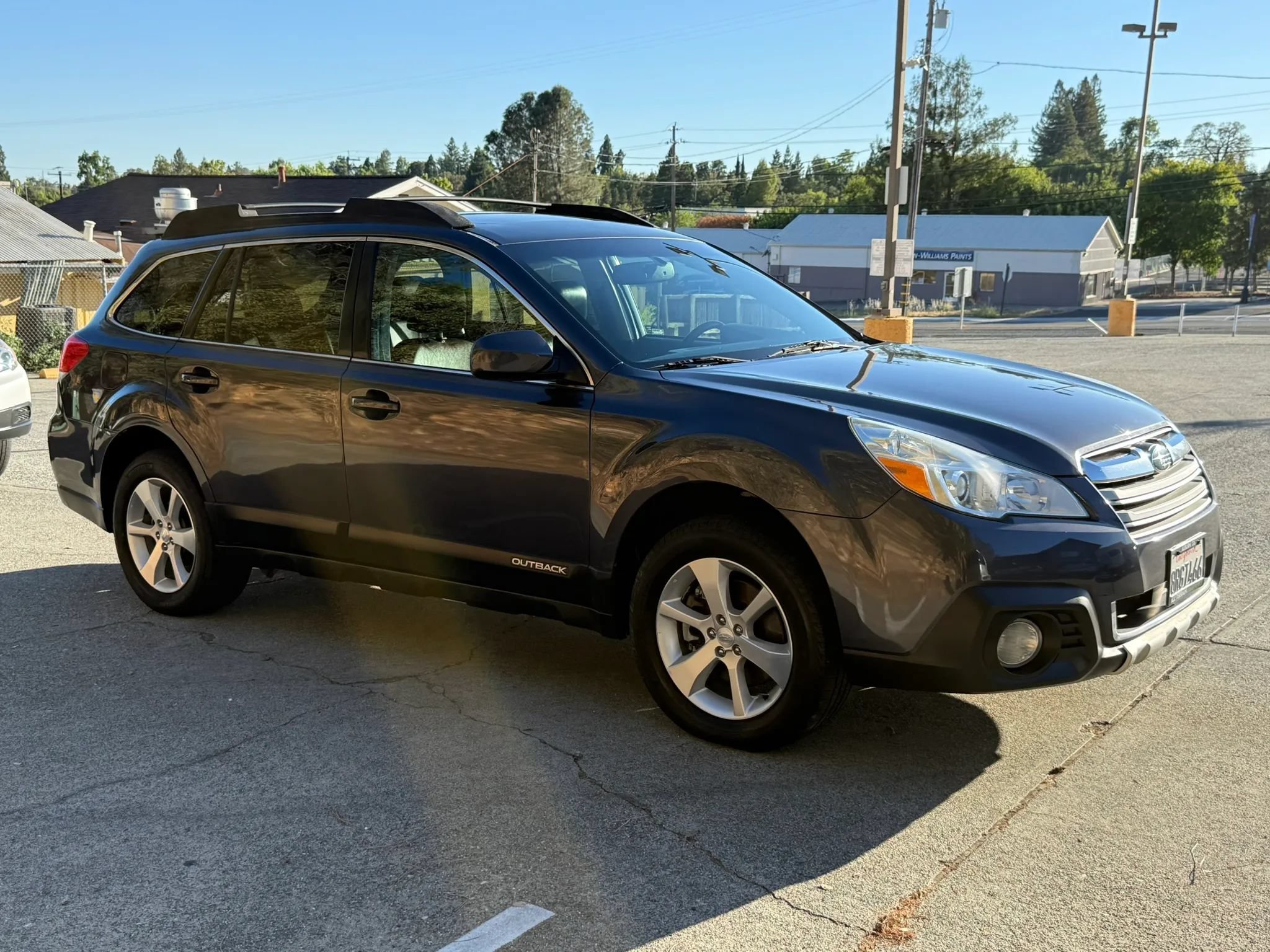 Used 2013 Subaru Outback 3.6R Limited w/ Moonroof Pkg AWD/4WD image 10