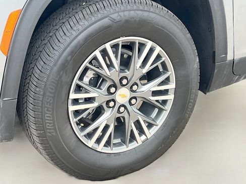 Used 2026 Chevrolet Traverse LT w/ Driver Confidence Package FWD image 33