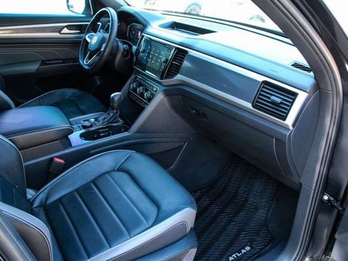Used 2023 Volkswagen Atlas Cross Sport SEL Premium R-Line image 28
