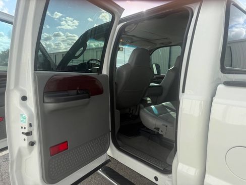 Used 2006 Ford F350 Lariat image 58